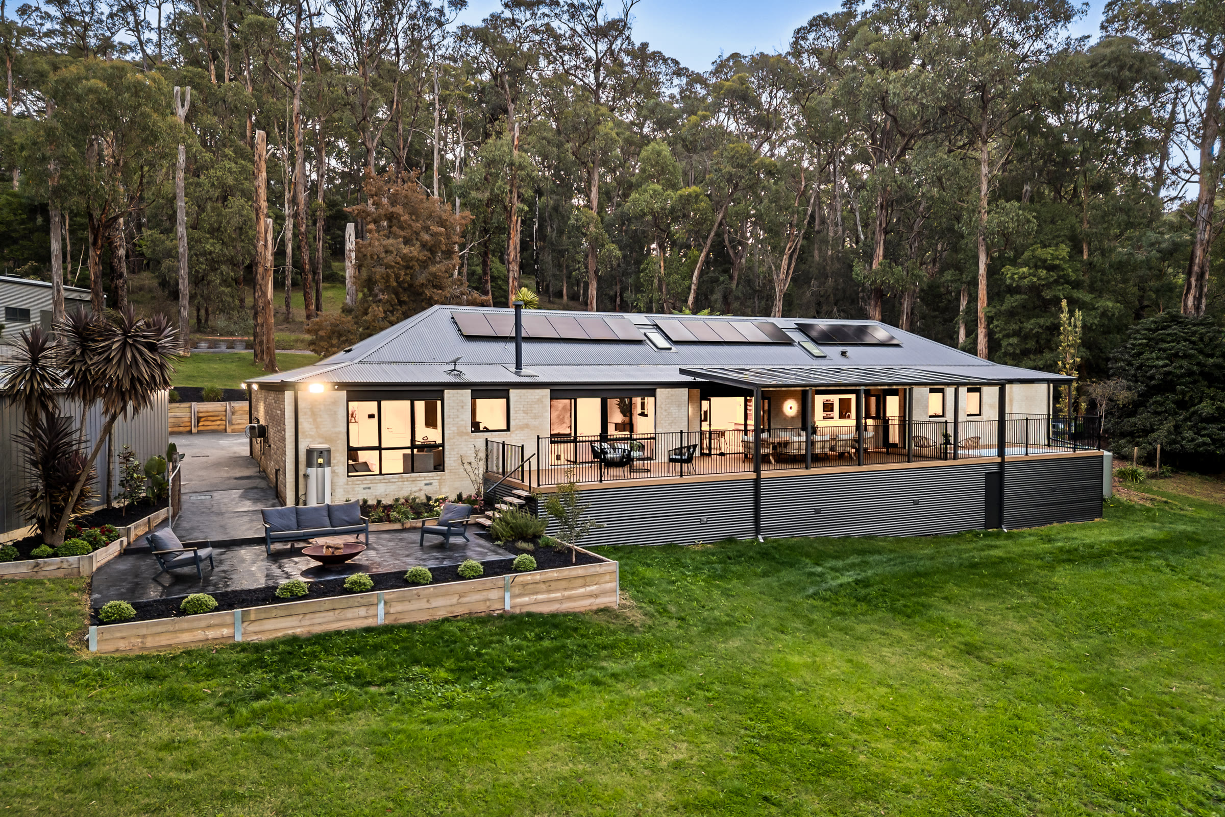 8 Moola Road, Cockatoo